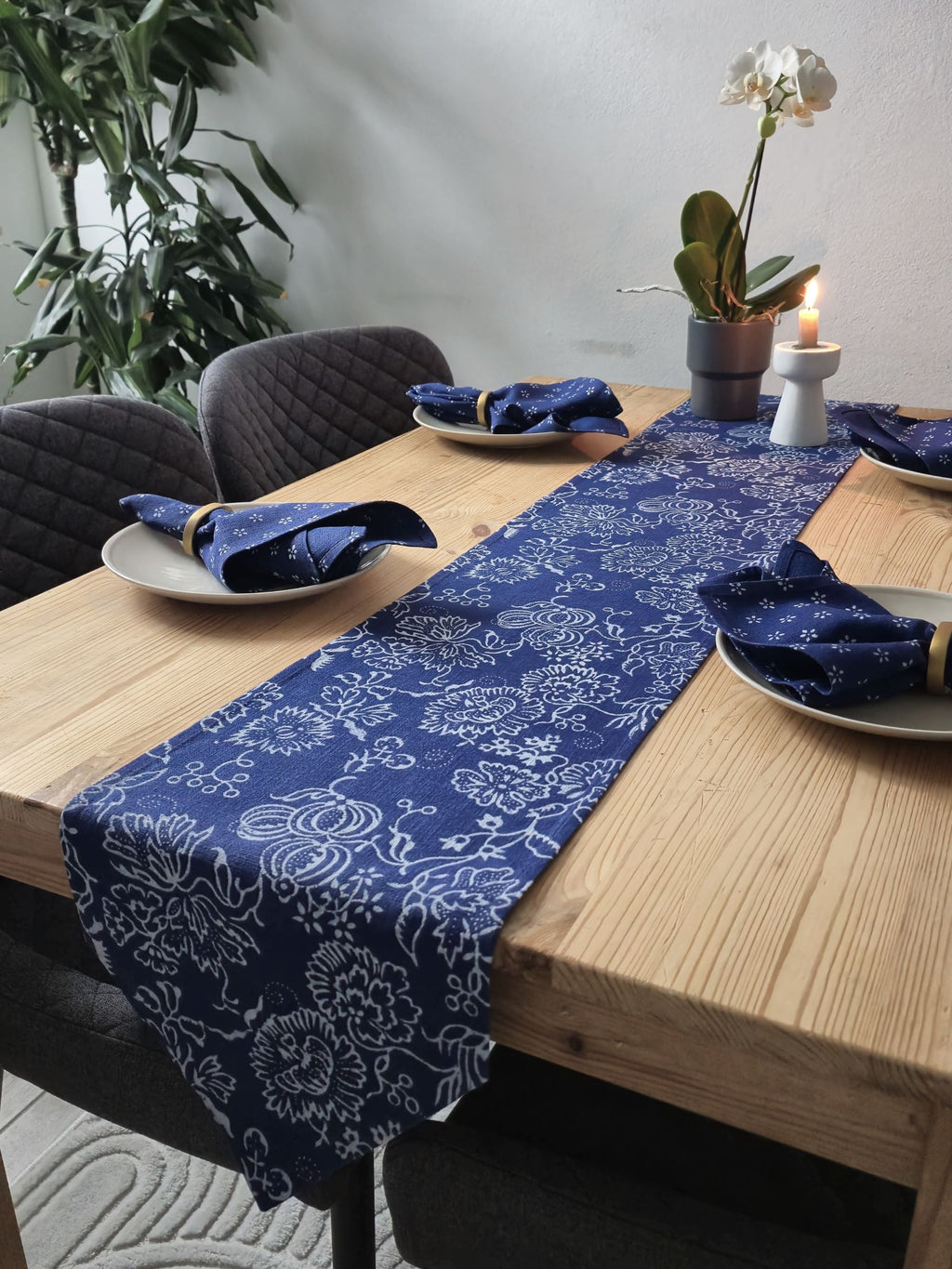 Tischband mit floralem Flächenmotiv 25x160 cm