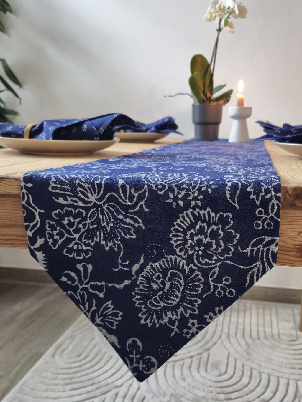 Tischband mit floralem Flächenmotiv 25x160 cm