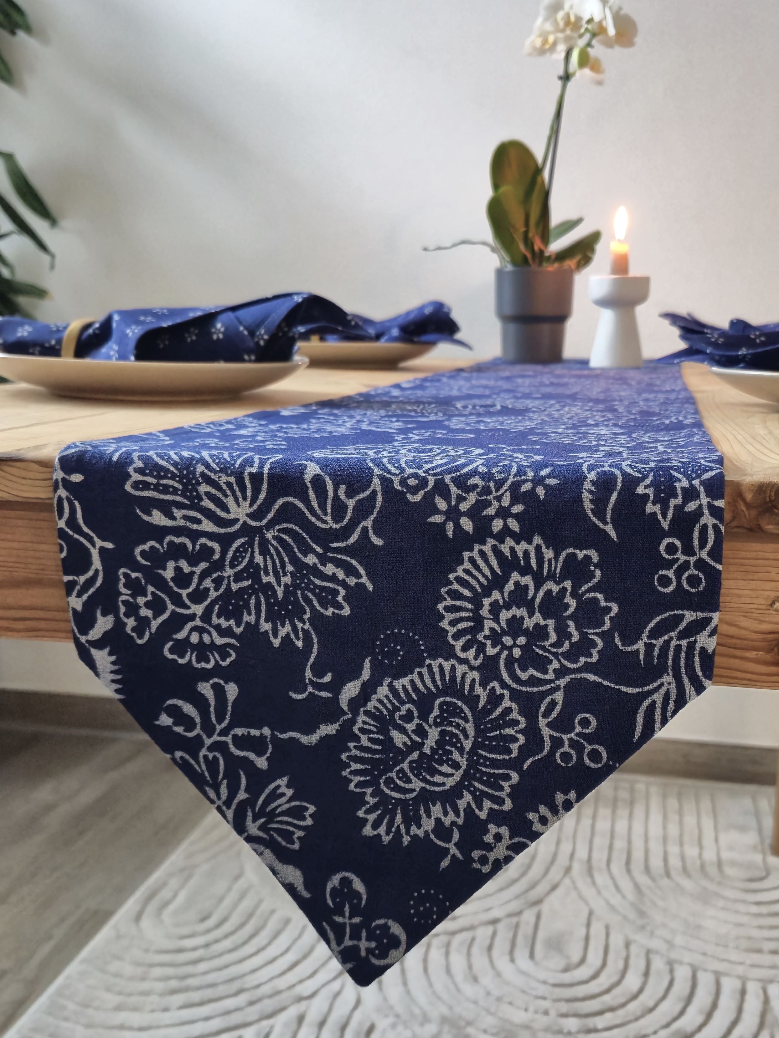 Tischband mit floralem Flächenmotiv 25x160 cm