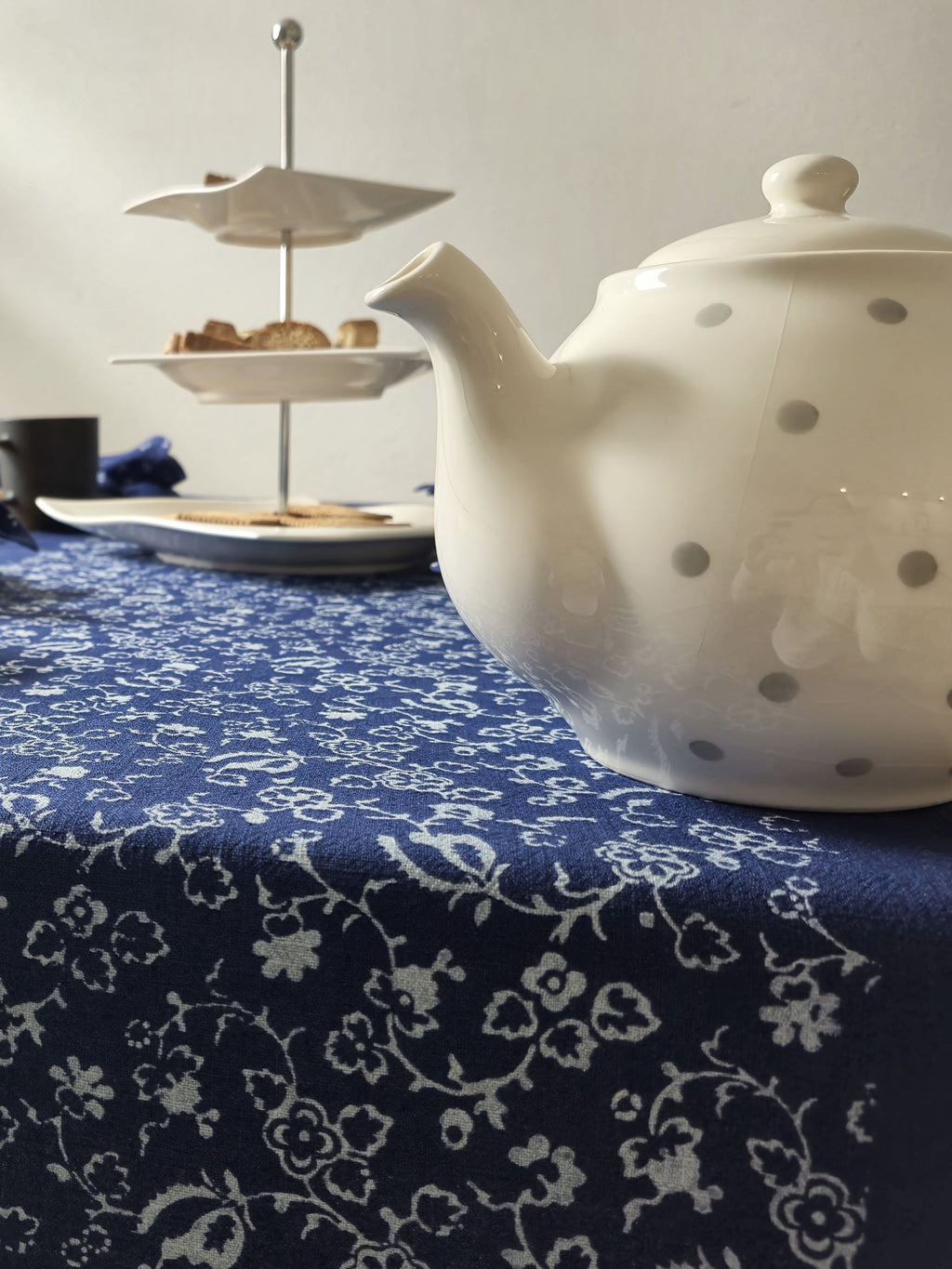 Tischläufer mit floralem Flächenmotiv 45x140 cm